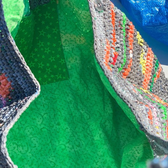 Crochet plarn large over the shoulder tote or beach bag. - Picture 4 of 4